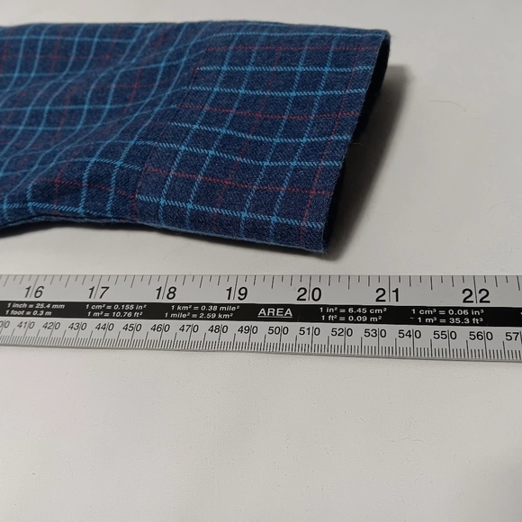 Untuckit Men's Blue Plaid Flannel button down long-sleeved shirt. Size 2XL - Picture 8 of 10